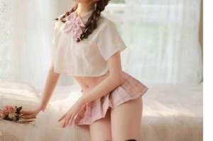 爆乳 jk 美女脱内衣露裸体，为何如此吸引人？