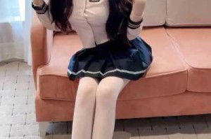 为什么白丝校花的大胸会被狂揉？她是如何应对的？